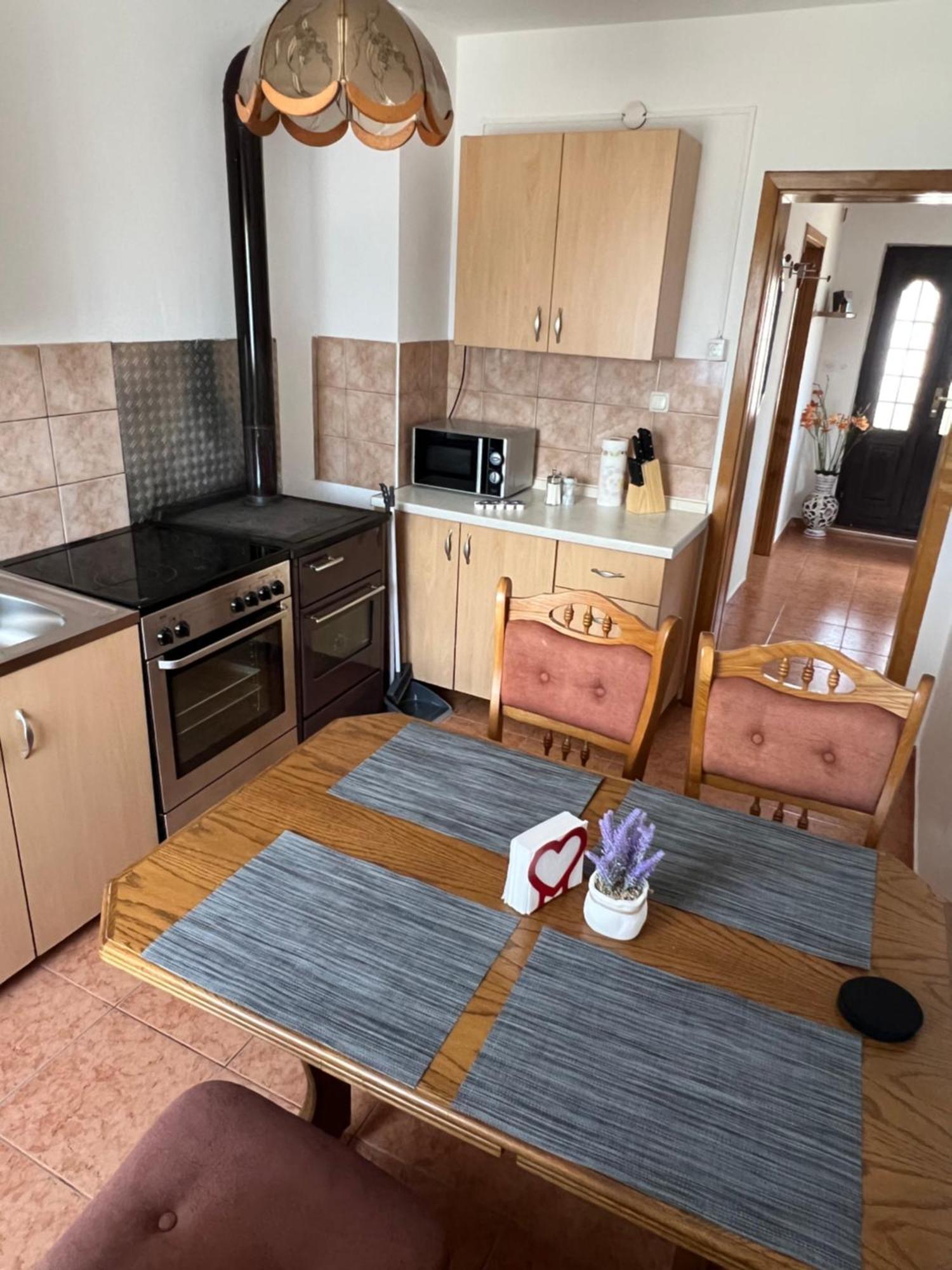 Anamarija Apartments Licko Petrovo Selo Kültér fotó