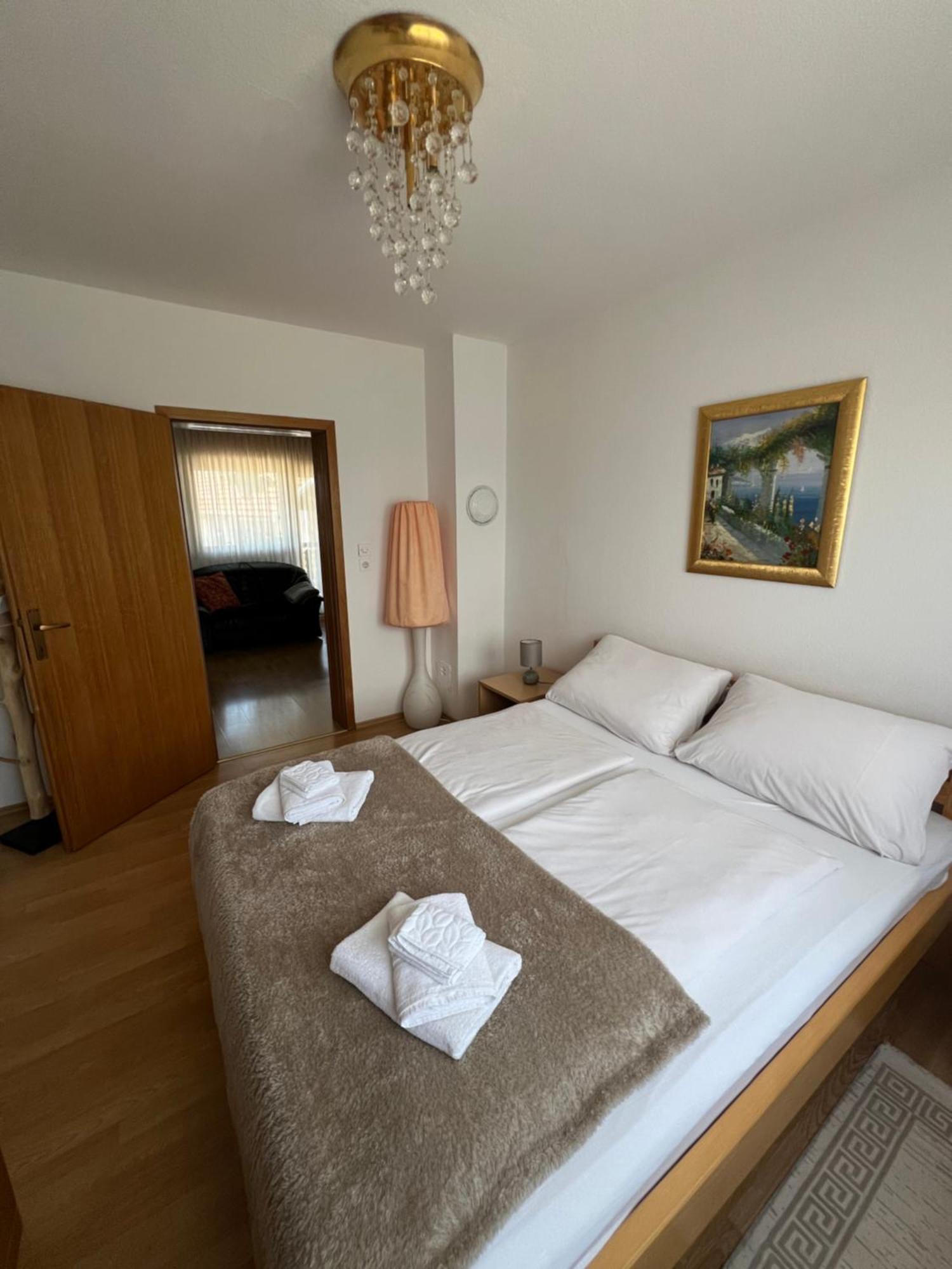 Anamarija Apartments Licko Petrovo Selo Kültér fotó
