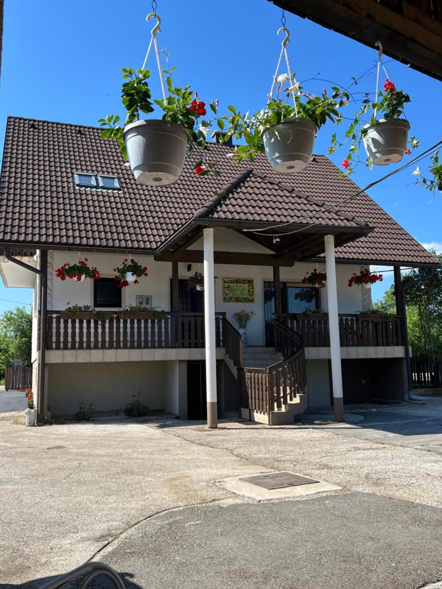 Anamarija Apartments Licko Petrovo Selo Kültér fotó