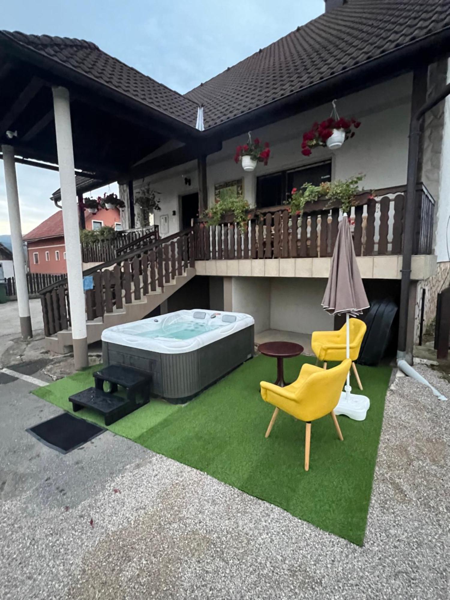 Anamarija Apartments Licko Petrovo Selo Kültér fotó