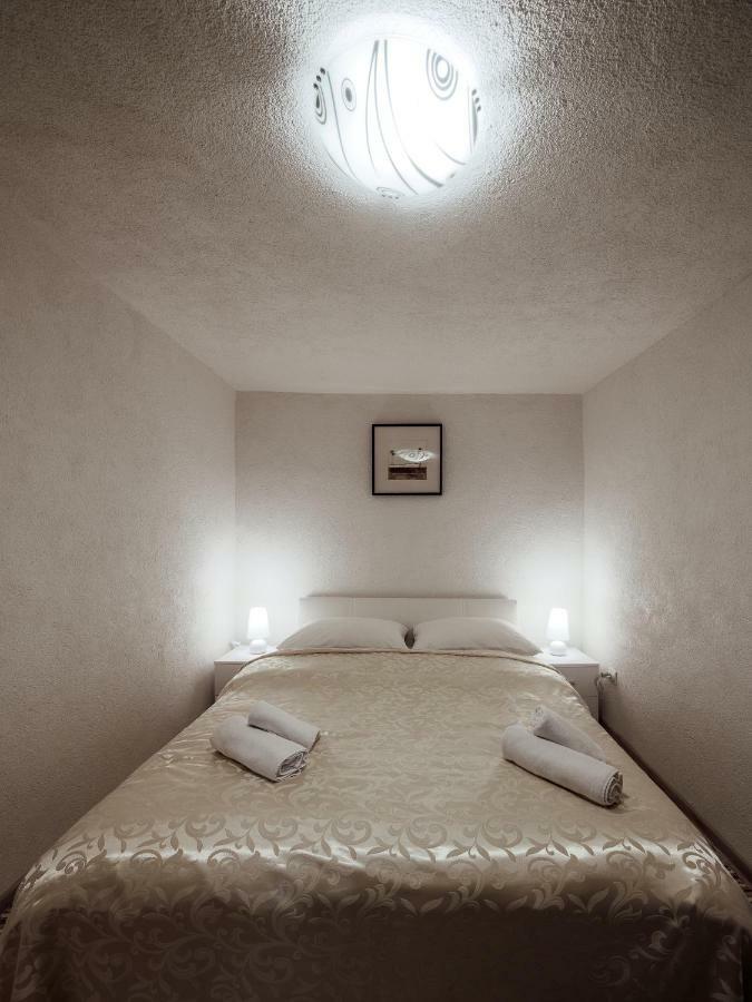 Anamarija Apartments Licko Petrovo Selo Kültér fotó