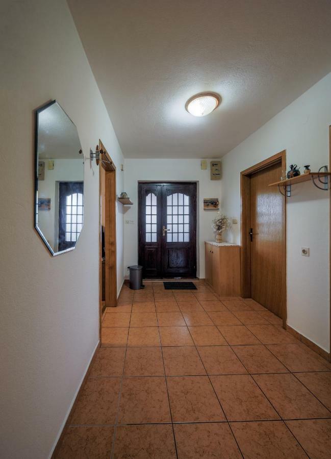Anamarija Apartments Licko Petrovo Selo Kültér fotó