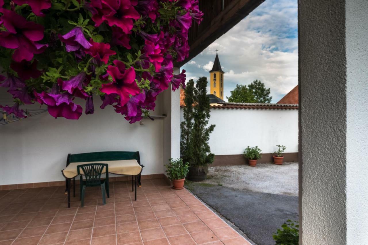 Anamarija Apartments Licko Petrovo Selo Kültér fotó